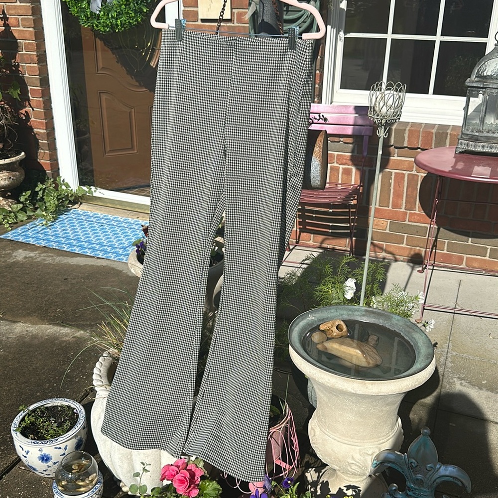 H&M fall line flared houndstooth print stretch pants.